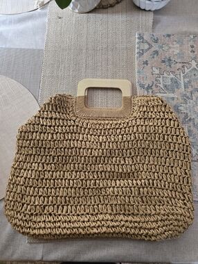 Source Unknown Natural Straw Tote with Rectangular Wood Handles